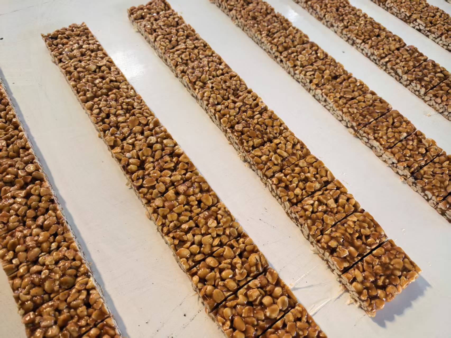 Customized Peanut Brittle Line Wins Indian Clients: Hanyuan Machinery's Test Run A Success